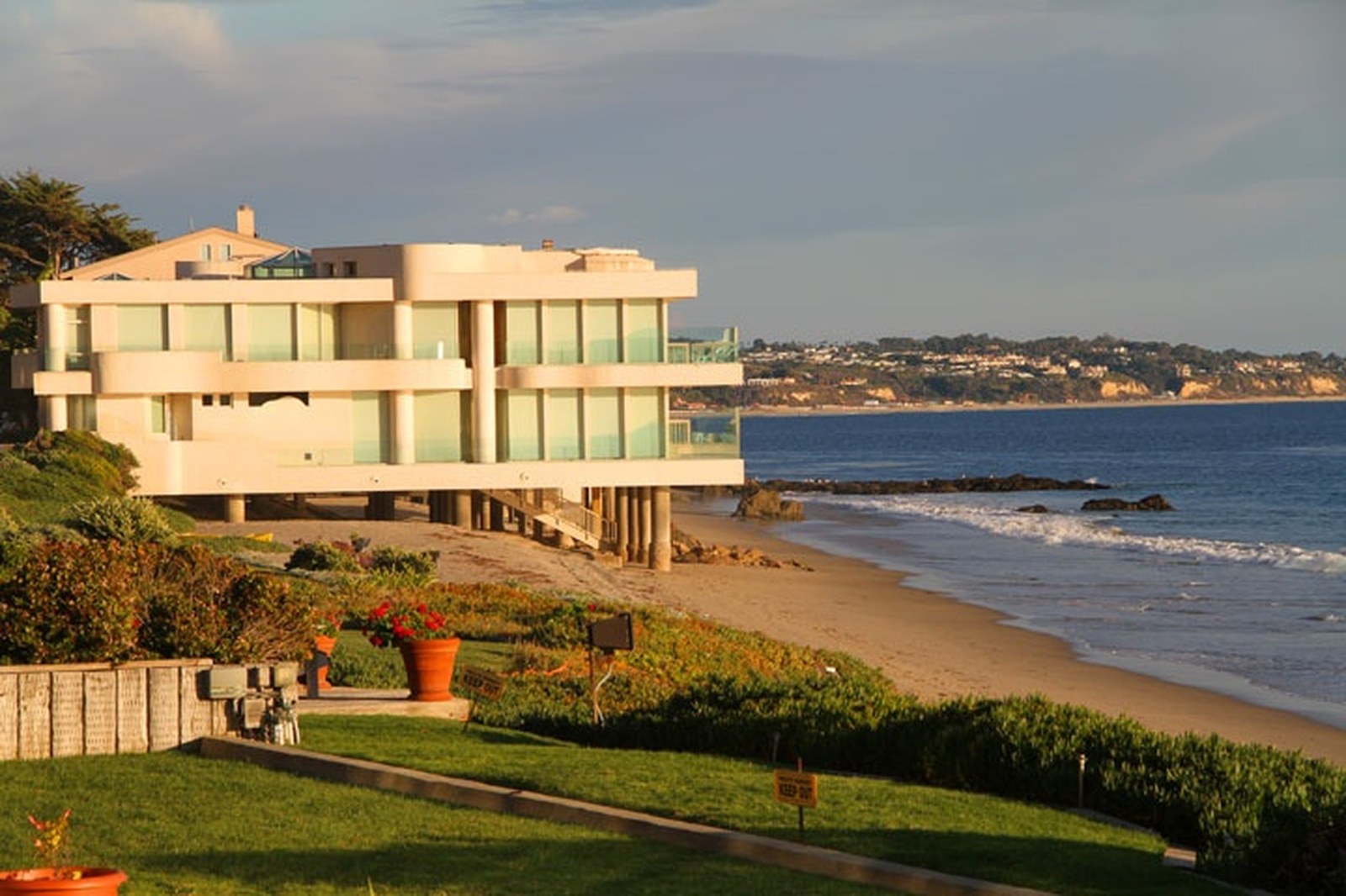 Malibu beachfront luxury home on the ocean